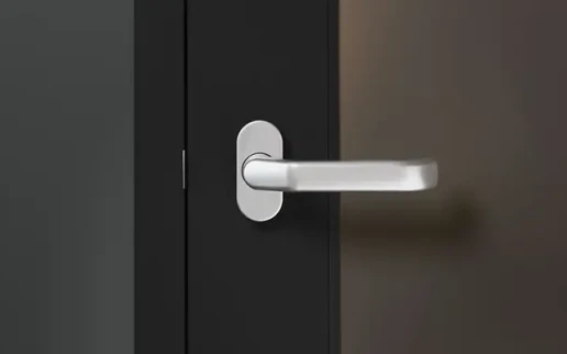 Okovje za kovinska vrata