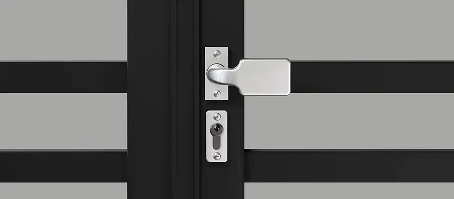 Okovje za ograje in specialne ključavnice